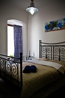 The Admiral House Courtyard