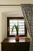 The Admiral House Courtyard