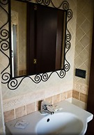 The Admiral House Courtyard