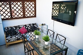 The Admiral House Courtyard