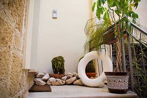 The Admiral House Courtyard