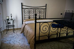 The Admiral House Courtyard