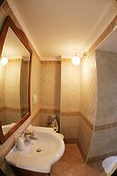 The Admiral House Courtyard