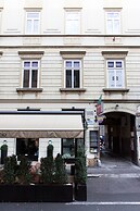 Tesla Boutique Apartments & Rooms