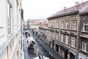 Tesla Boutique Apartments & Rooms