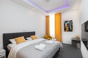 Tesla Boutique Apartments & Rooms