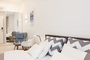 Tesla Boutique Apartments & Rooms