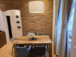 Tesla Boutique Apartments & Rooms