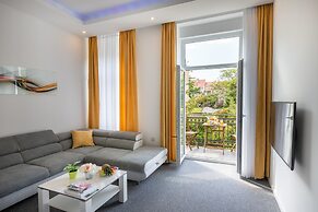 Tesla Boutique Apartments & Rooms