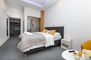 Tesla Boutique Apartments & Rooms