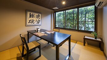 Takachiho Hanareno-yado Kamigakure