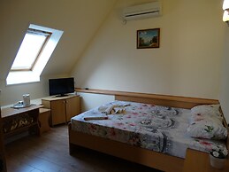 Emigrant Mini Hotel