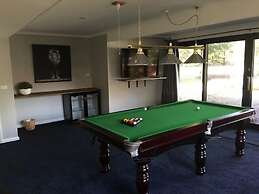 Tudor House - Large Family Home