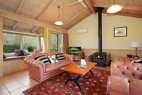 R & R in Bright - Short walk to town