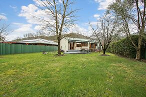 R & R in Bright - Short walk to town