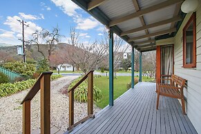 R & R in Bright - Short walk to town