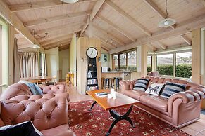 R & R in Bright - Short walk to town