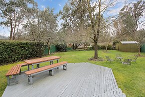 R & R in Bright - Short walk to town