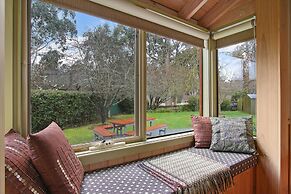 R & R in Bright - Short walk to town