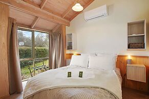 R & R in Bright - Short walk to town