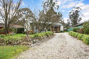 R & R in Bright - Short walk to town