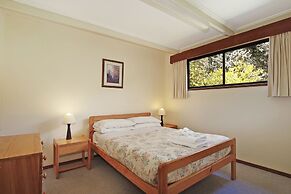 Warrina - Over Looking Ovens River