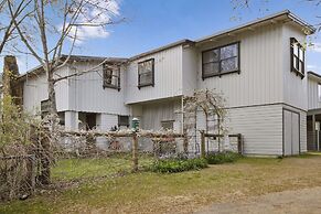 Le Chateau - Centrally located