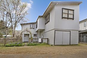 Le Chateau - Centrally located