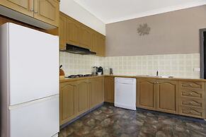 Le Chateau - Centrally located