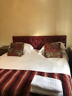 Lucarelli Inn