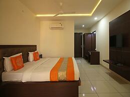 OYO 8095 Hotel Taj Castle