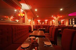 OYO 8095 Hotel Taj Castle