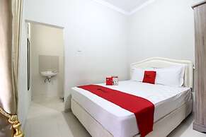 RedDoorz Plus near STIE YKPN