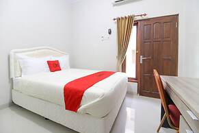 RedDoorz Plus near STIE YKPN