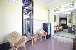 RedDoorz Plus near STIE YKPN