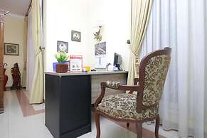 RedDoorz Plus near STIE YKPN