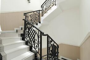 RedDoorz Plus @ Setiabudi Barat