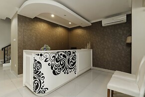 RedDoorz Plus @ Setiabudi Barat