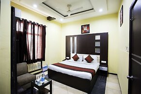 OYO 1673 Hotel MM Yellowuds