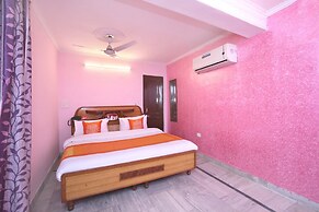 OYO 10384 Hotel Rajesh Palace