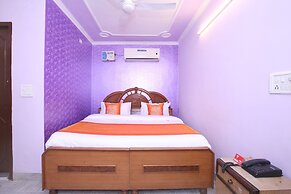 OYO 10384 Hotel Rajesh Palace