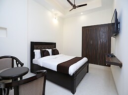 OYO 9275 Hotel Royal Inn