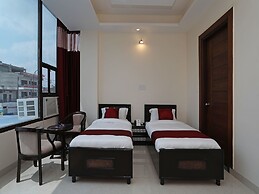 OYO 9275 Hotel Royal Inn