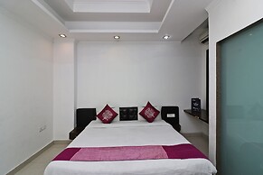 OYO 8349 Hotel Crown Palace