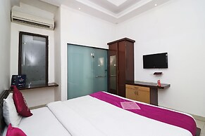 OYO 8349 Hotel Crown Palace