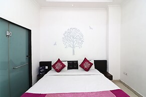 OYO 8349 Hotel Crown Palace