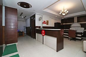 OYO 8349 Hotel Crown Palace