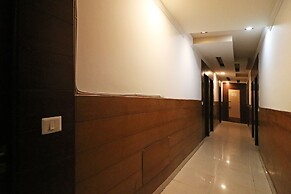 OYO 8349 Hotel Crown Palace