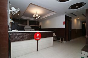 OYO 8349 Hotel Crown Palace