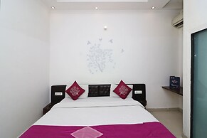 OYO 8349 Hotel Crown Palace